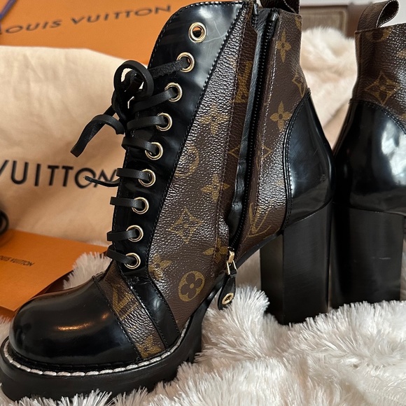 lv star trail ankle boot